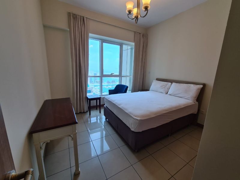 PVT room in clean Apt in Dubai Marina